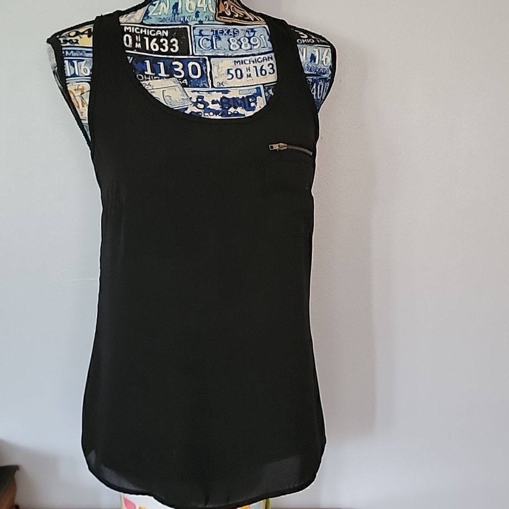 Tank top with zipper